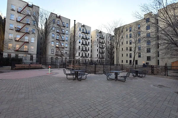 Rented by Clove Realty LLC | media 22