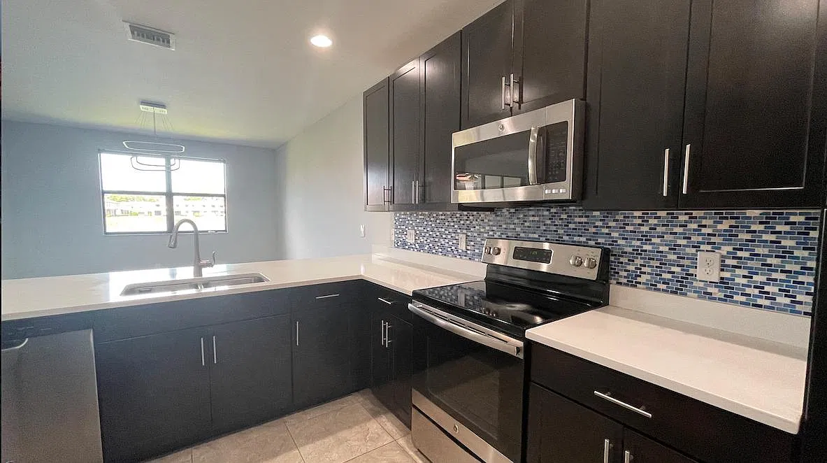 7860 Bristol Cir — Photo 4