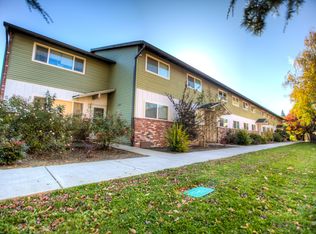 414 E 9th St APT 5, Newberg, OR 97132