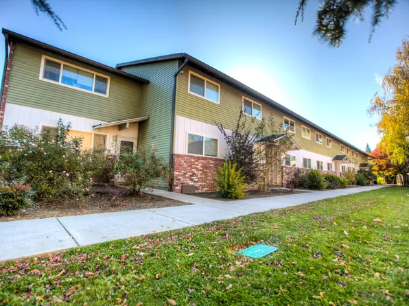 414 E 9th St, Newberg, OR