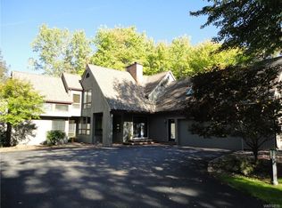 170 Carnoustie Dr, East Aurora, NY 14052