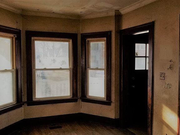 5th image of 3715 Sunnyside Ave