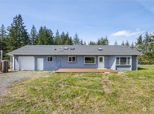 395 Sunset Dr, Oak Harbor, WA 98277