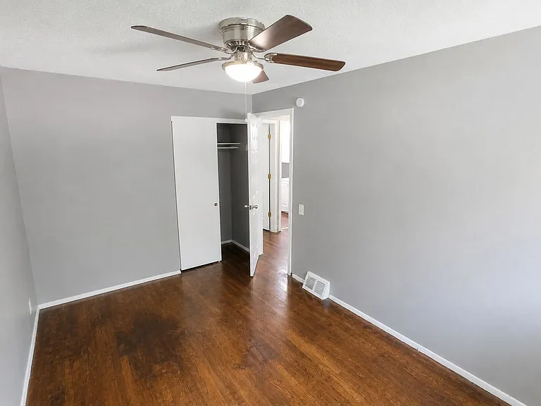 10220 Doane Dr — Photo 10