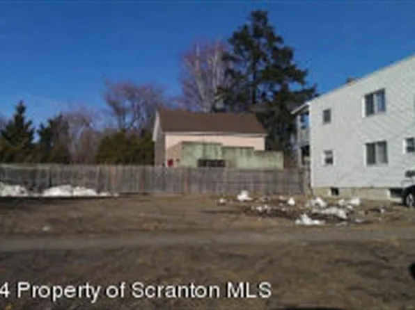 702 E Elm St, Scranton, PA 18505