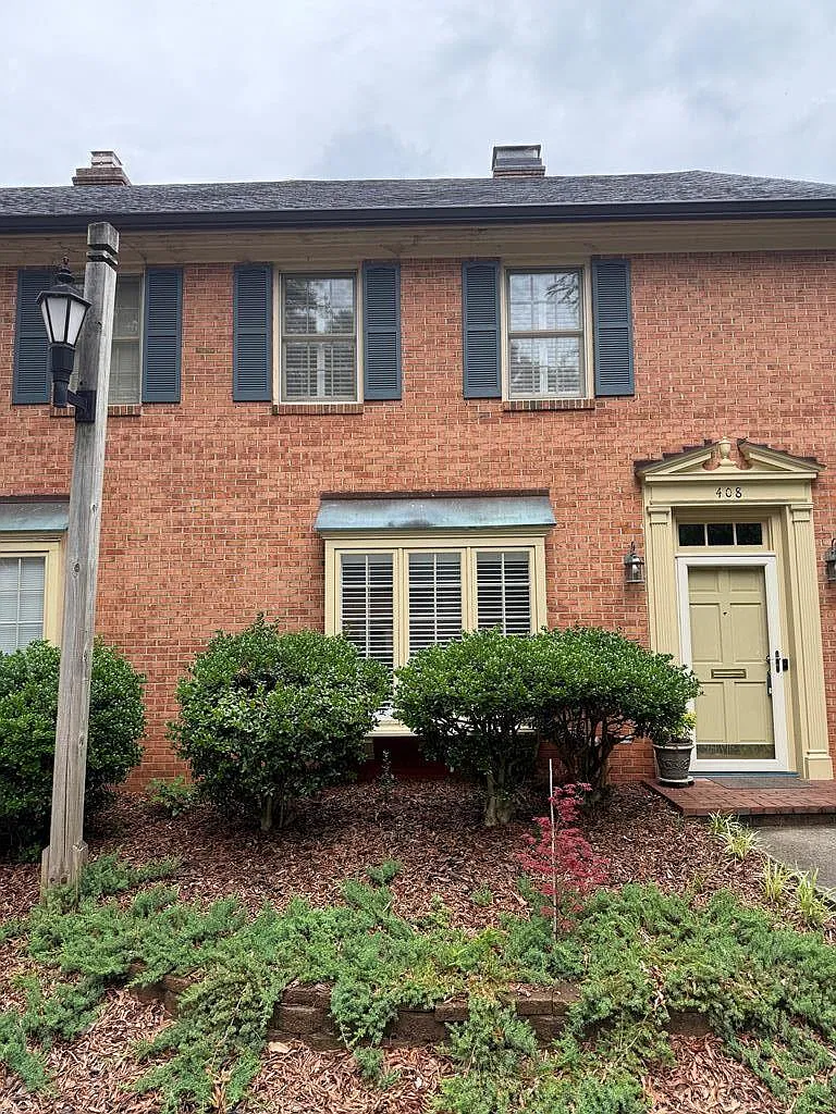 2 bed, 2.5 bath, 1702 sqft, $1,450 — Photo 1