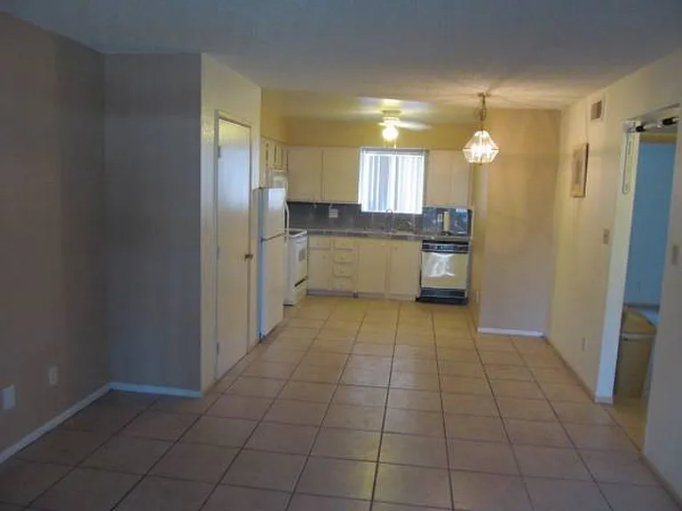 465 W Ivyglen St #234 — Photo 4