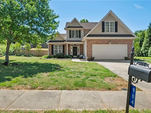 904 Edgewater Rd, Gibsonville, NC 27249
