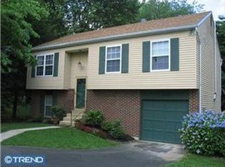 1665 Carlisle Ln, Downingtown, PA 19335