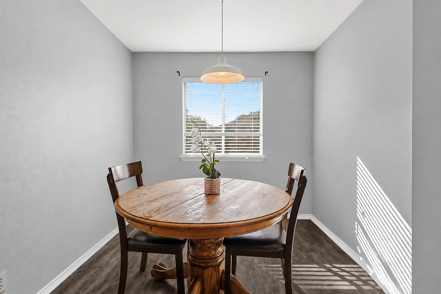 3 bed, 1136 sqft, $1,850 — Photo 4