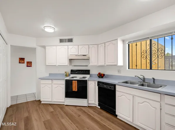 9859 E 1st St, Tucson, AZ 85748