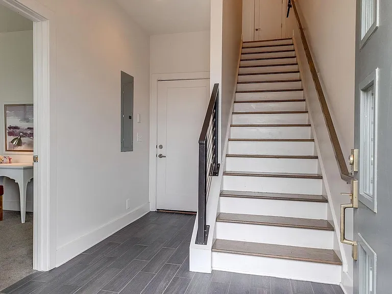 710 Melpark Dr — Photo 2
