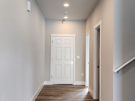 3rd image of 15614 View Dr SE