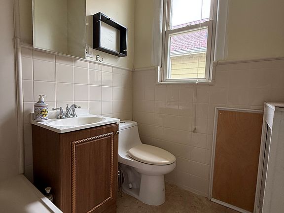 4th image of 3735 Oceanic Ave #2F