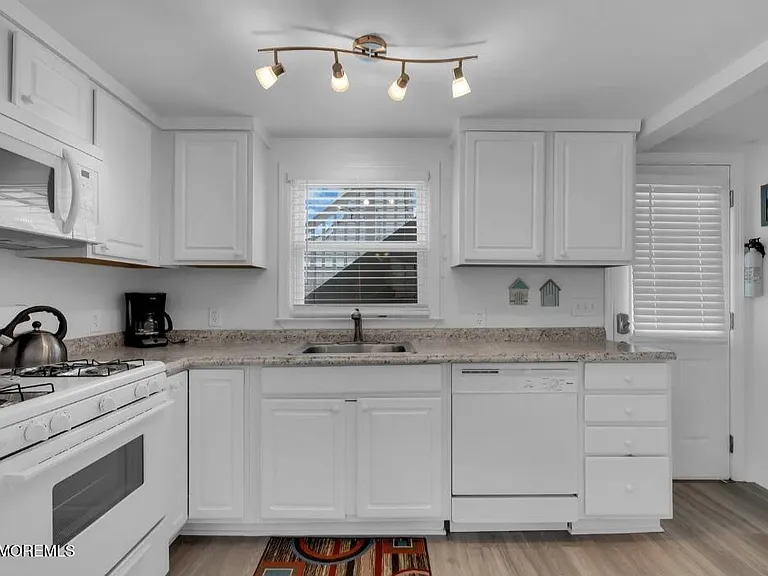 2020 Baltimore Ave #DOWN — Photo 12