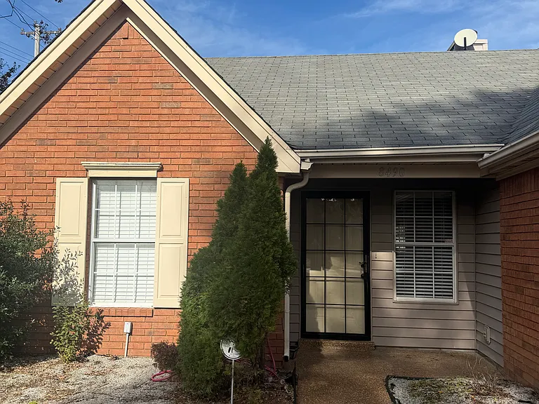 8490 Highland Glen Cir N — Photo 1