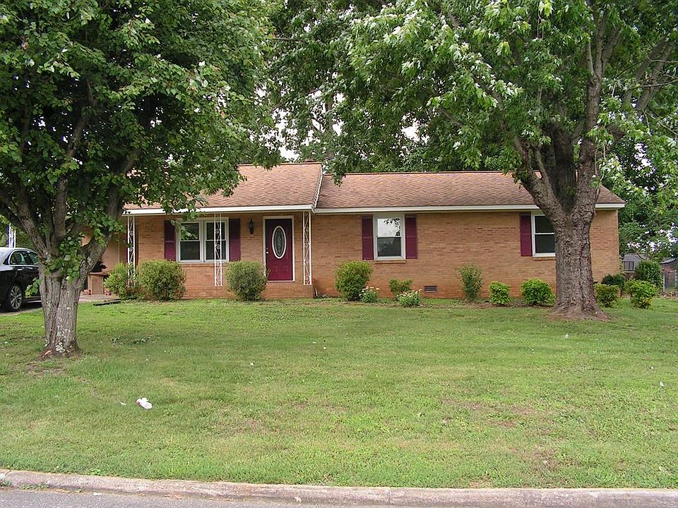 1st image of 305 Fulton Dr