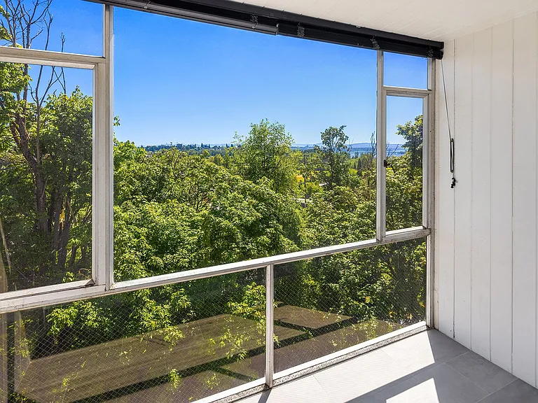 Bayview Apartments — Photo 10