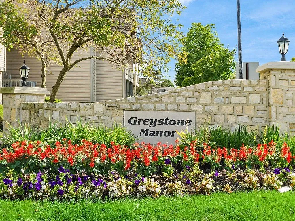 5321 F Stonemeadow Ave, Columbus OH 43220 — Photo 1