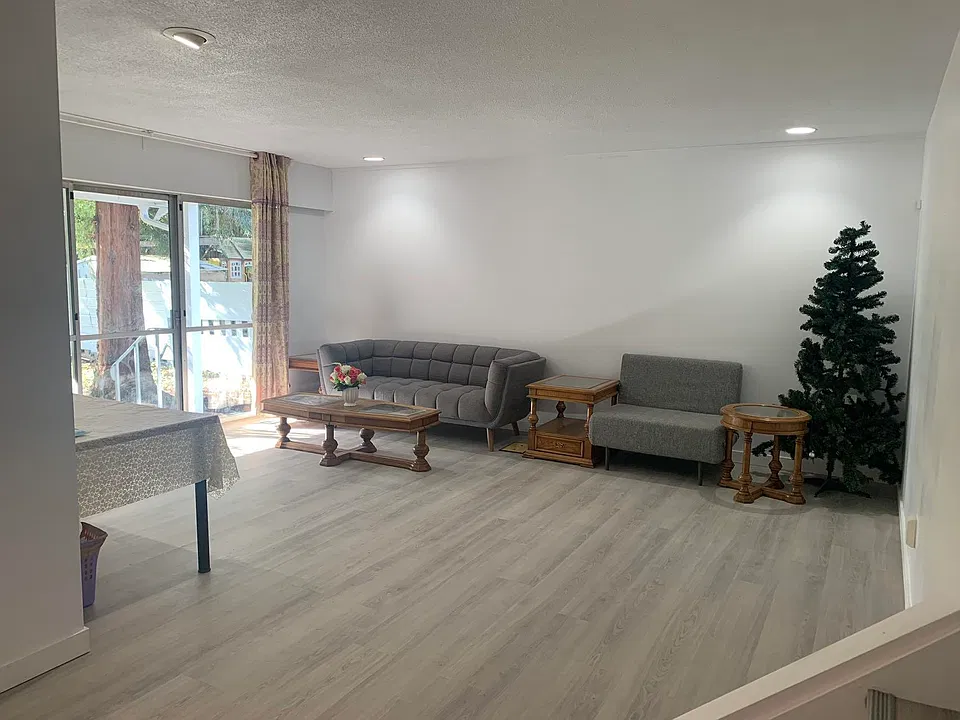 8540 Rosemary Ave