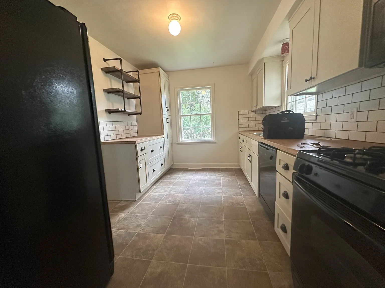 2 bed, 1070 sqft, $2,200 — Photo 4
