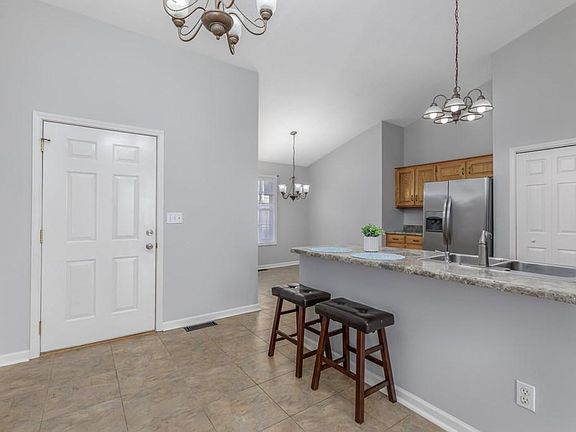 4th image of 120 Oakleaf Cir