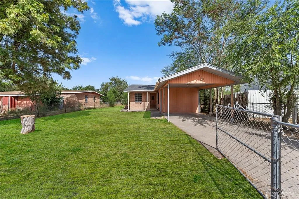 3 bed, 1.0 bath, 720 sqft, $850 — Photo 1
