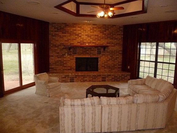 4th image of 395 River Cliff Dr