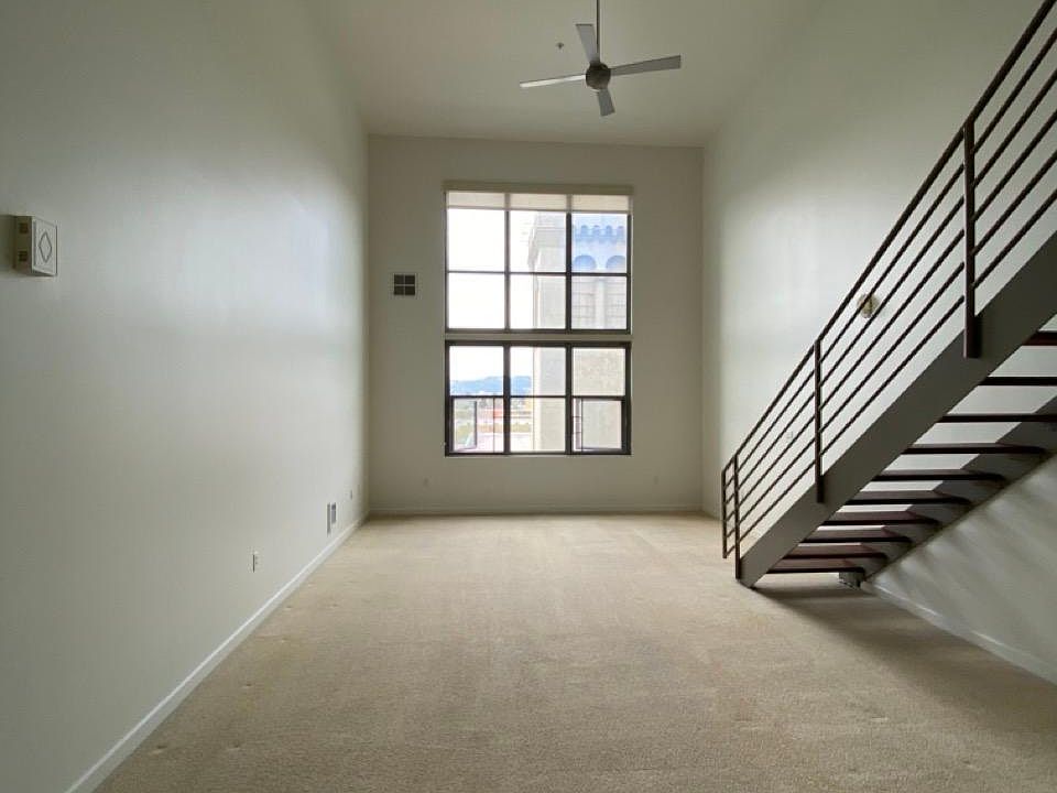 Large Lofted Sitting Room