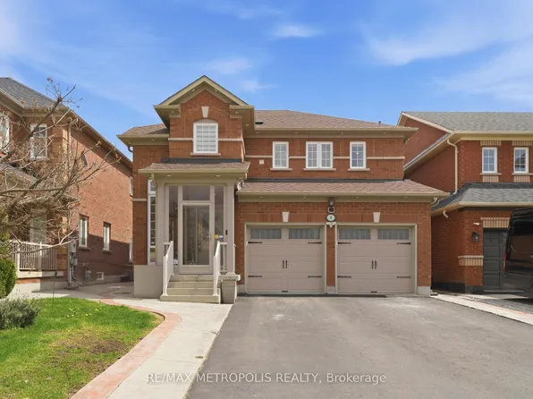 9 Tan Ln, Brampton, ON L6P 0Z9