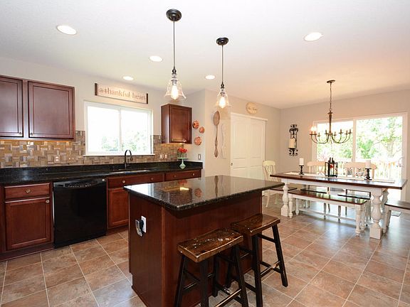 4th image of W195N17301 English Oaks Dr
