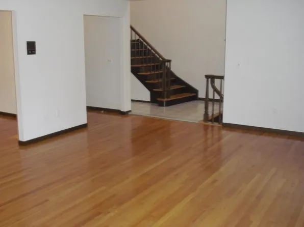 362 Wilson Avenue image 9 of 21