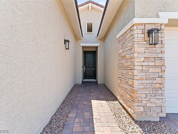 5th image of 879 Klamath Springs St