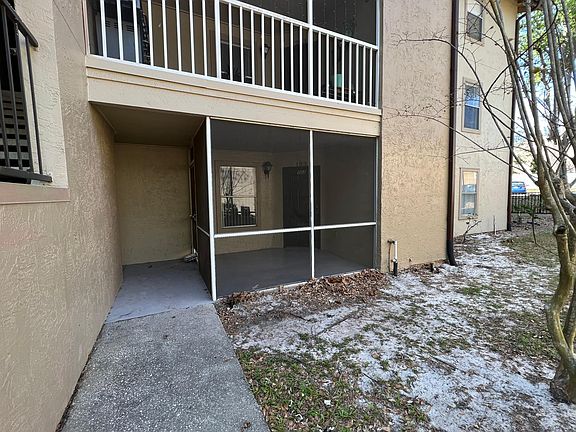 2nd image of 976 Leeward Pl Unit 101