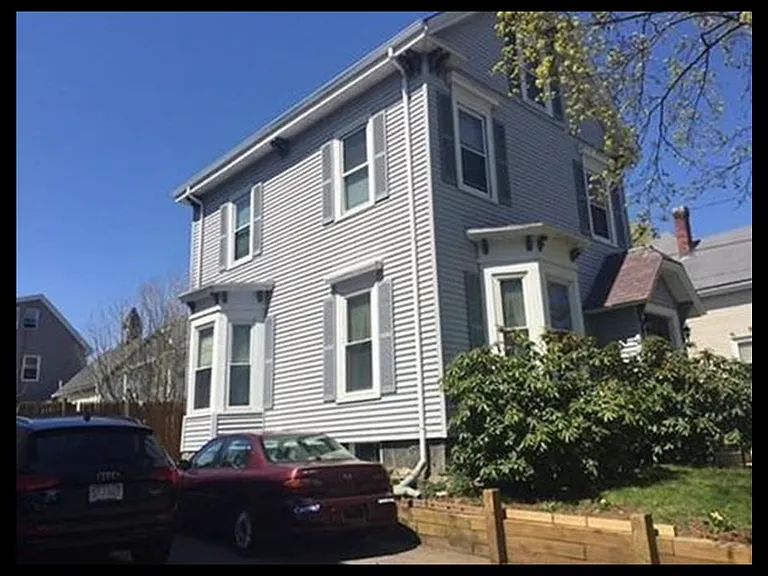 225 Arlington St #1 — Photo 2