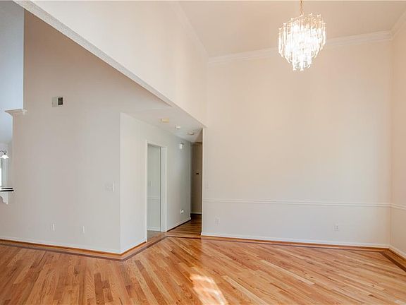 2nd image of 640 Claredon Ct