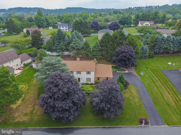 5710 Bel Air Dr, Coopersburg, PA 18036