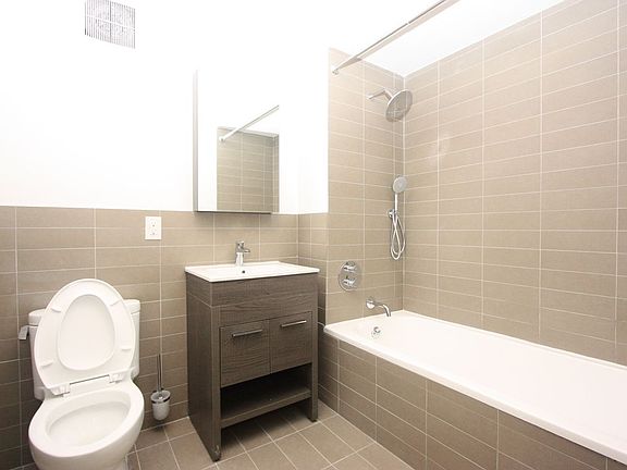 4th image of 482 Franklin Ave APT 2J