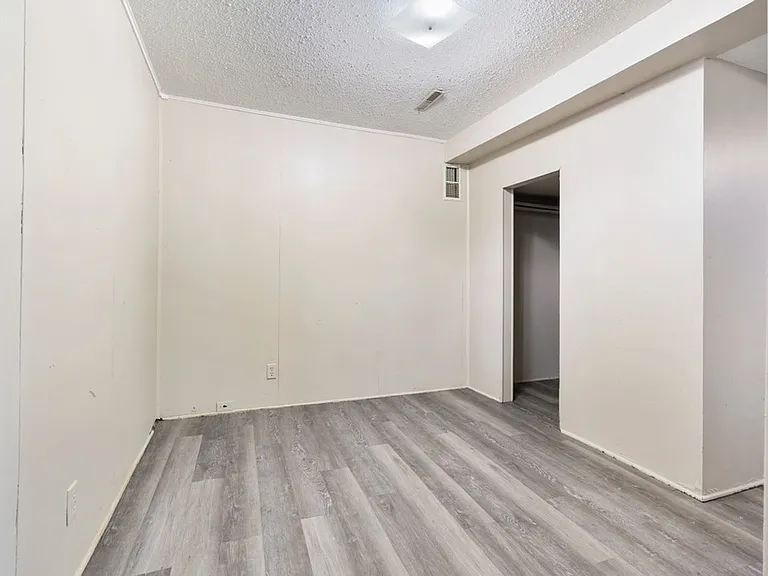 2314 Walnut St — Photo 13