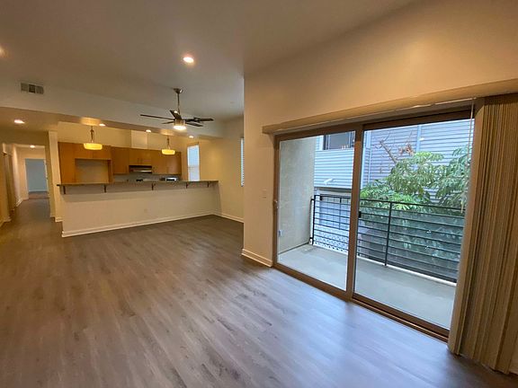 4th image of 6428 Woodley Ave Unit 5