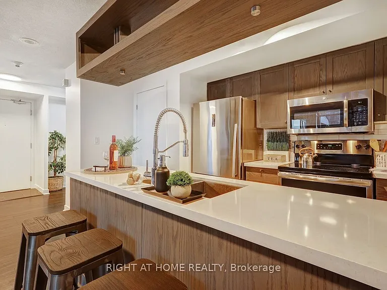 81 Navy Wharf Ct #2316 — Photo 14