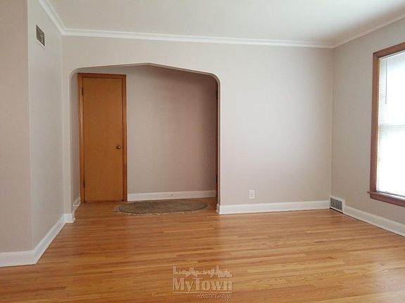 2nd image of 5209 W Montrose Ave #1