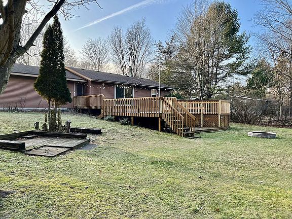2nd image of 9530 Hiawatha Dr