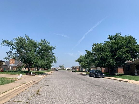4th image of 938 Sierra Dr