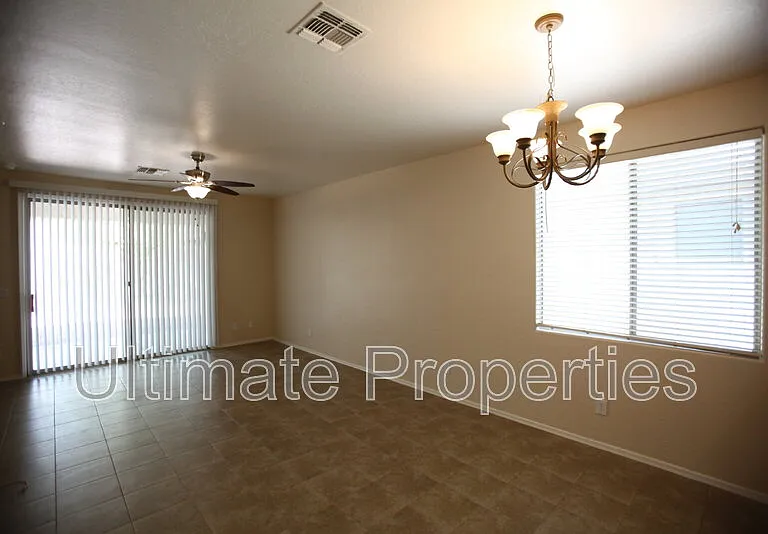 2230 W Oyer Ln — Photo 11