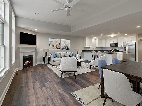 5th image of 32 Lodge Ln #32