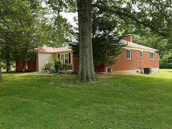 Full brick exterior with minimal vinyl & trim
