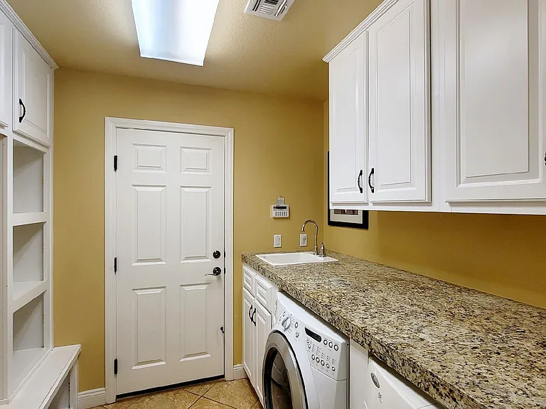 8586 Silver Coast St — Photo 11