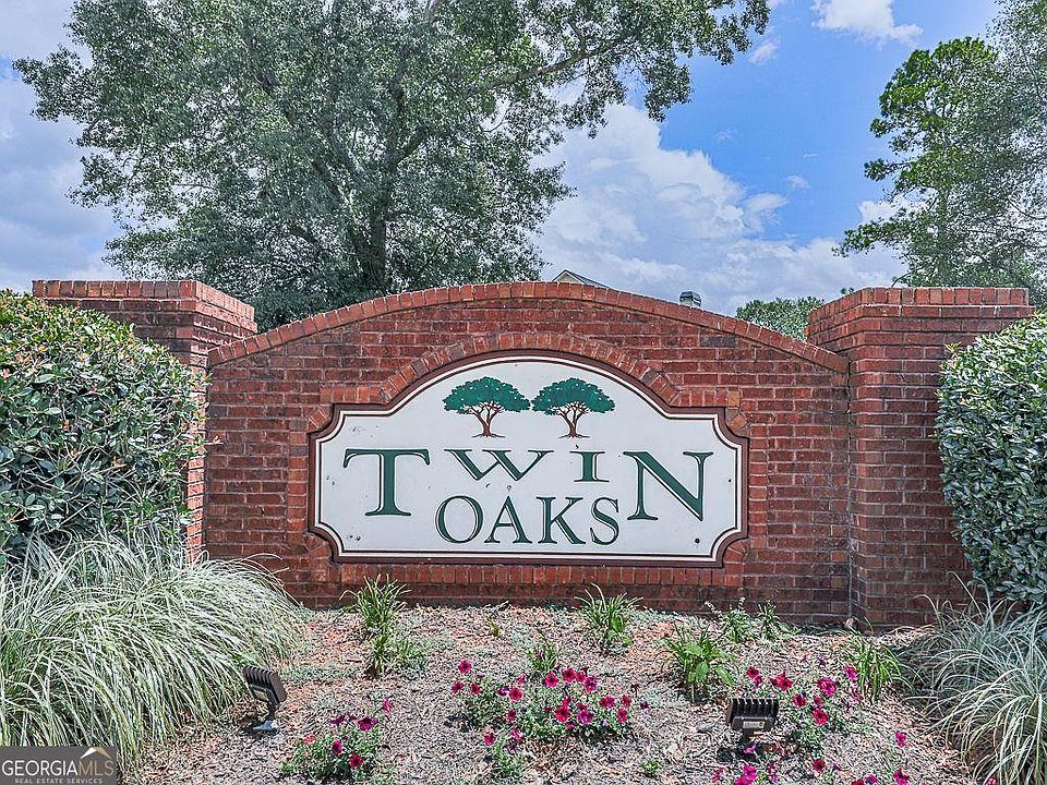 1st image of 600 Nine Oaks Cir