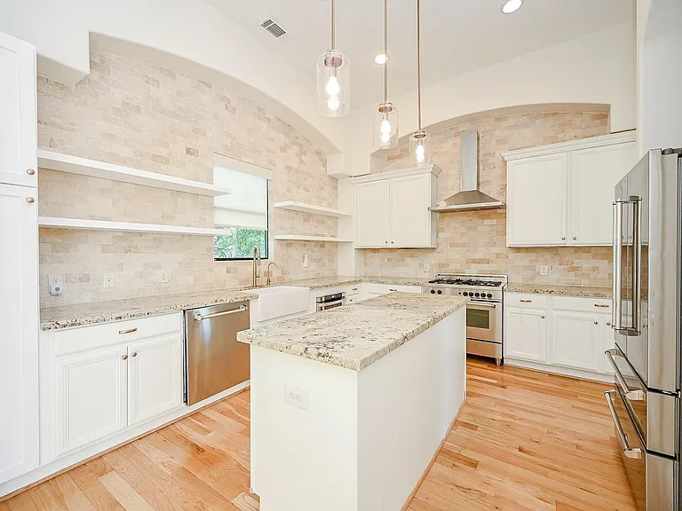 1825 W 24th St — Photo 3